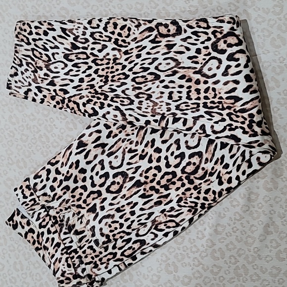 EUC- Jen 7 leopard jeans - Picture 1 of 5